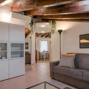 https://lovely-mansard-iseo-portelle-holiday.it-lombardy.com